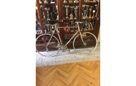 Vends vélo Vintage photo jointe, s'adresser à Jean Benoit Merci.