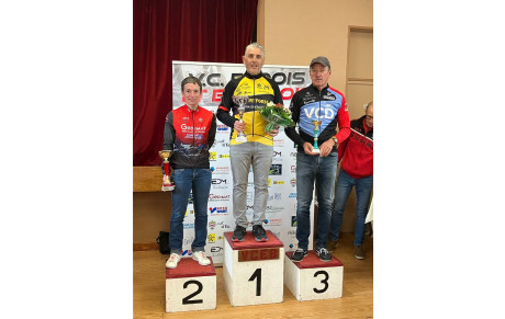 Jean Benoit sur le podium à MESNIL REAUME